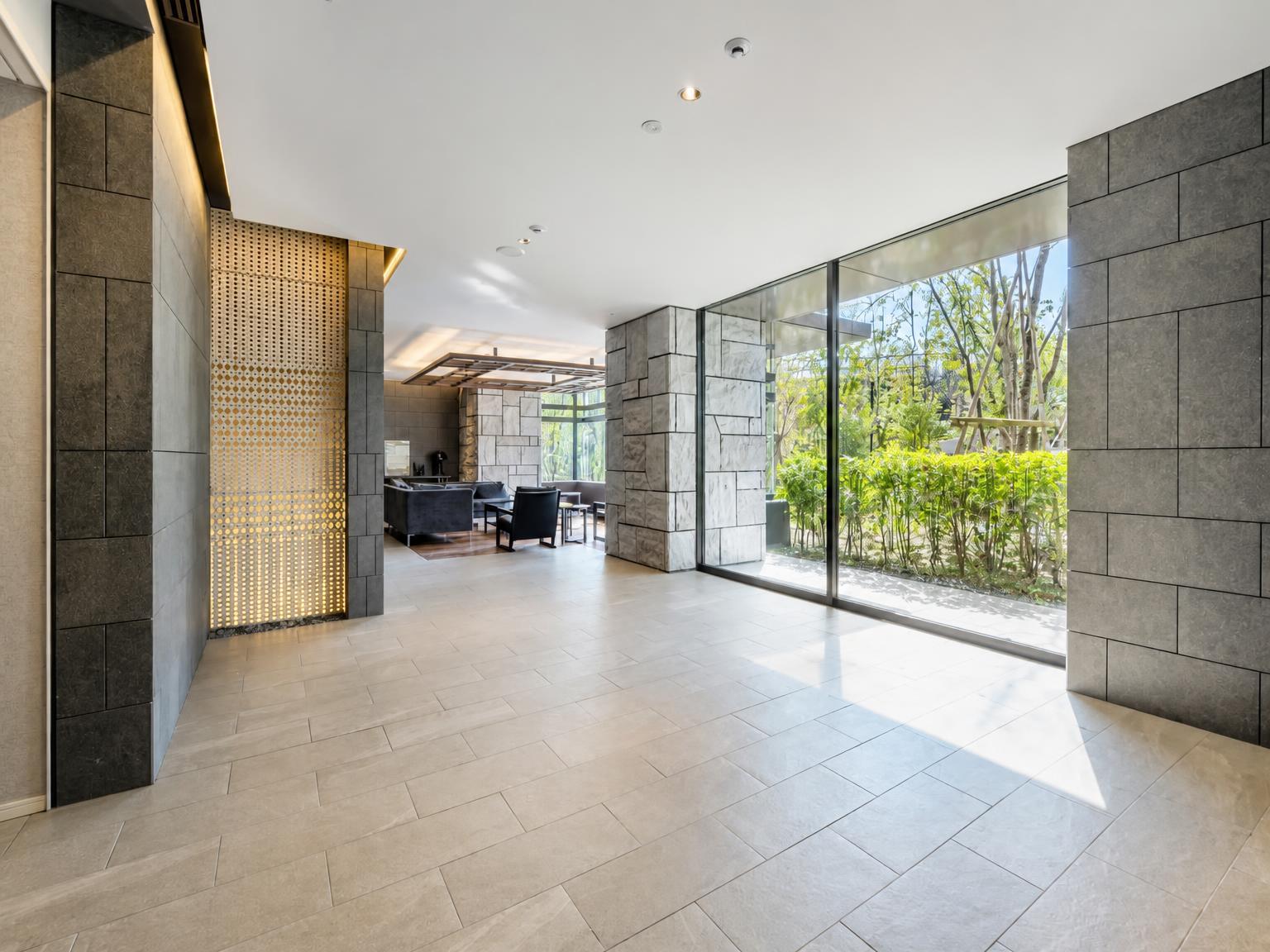 193 sq m Condominium in Yakuin, Fukuoka — photograph 3