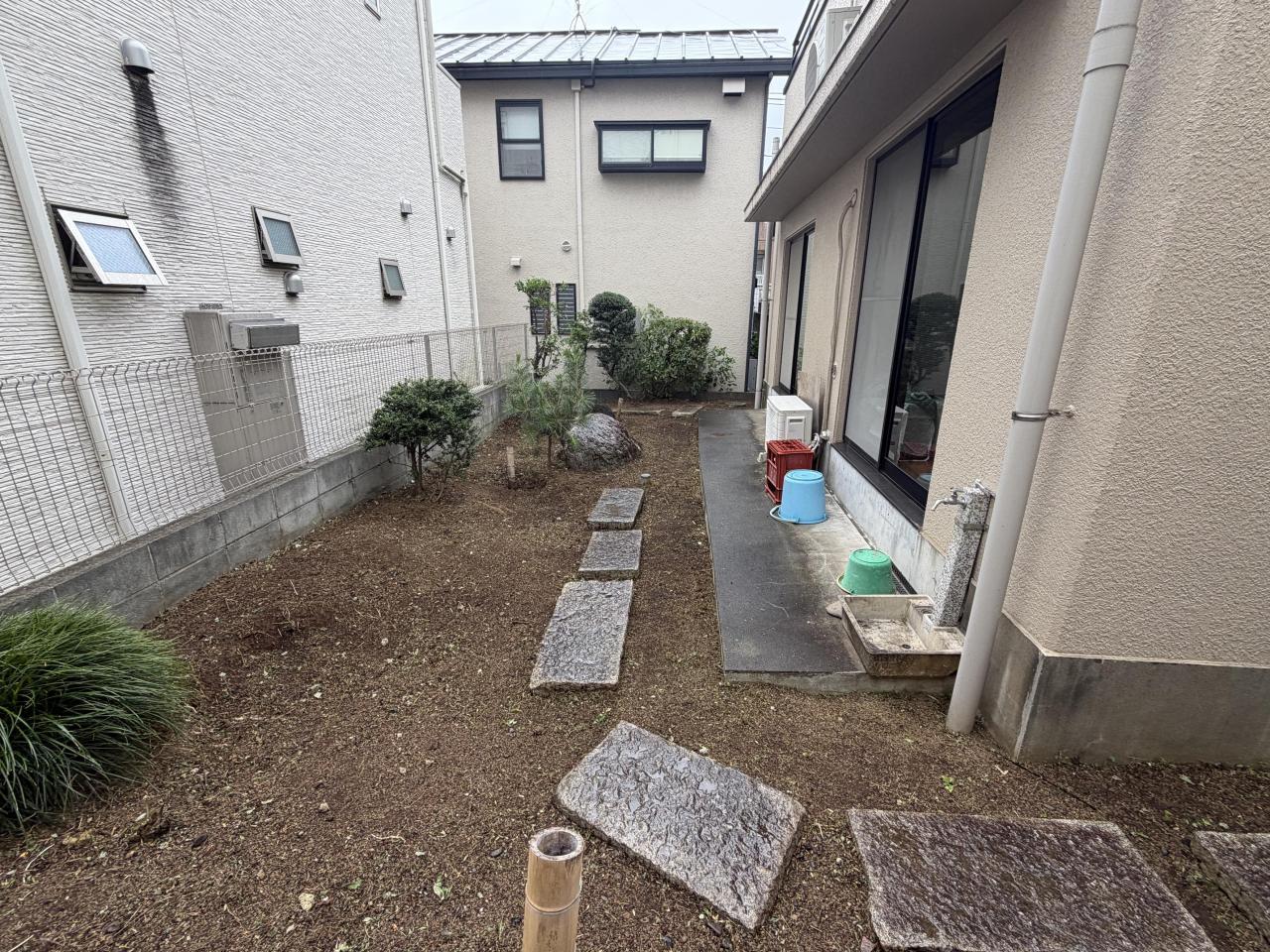Two-Family Concrete House in Tokyo — photograph 2