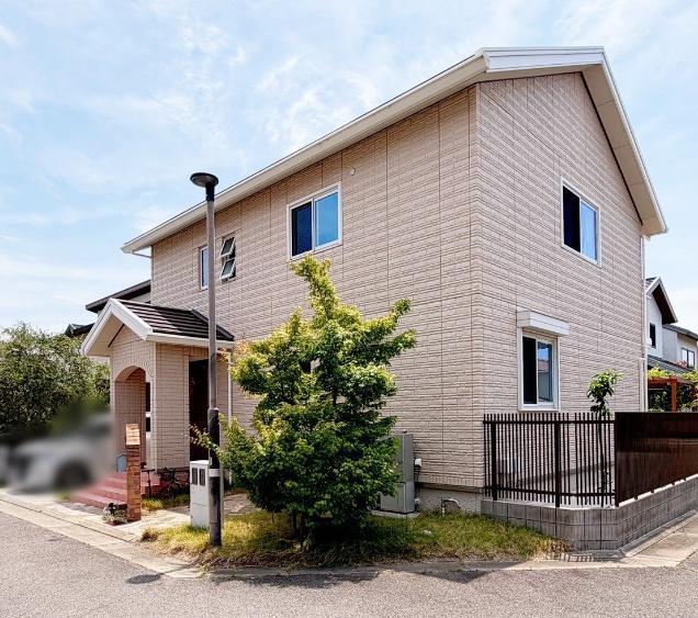 Energy-Efficient Family House in Ashiya — photograph 2