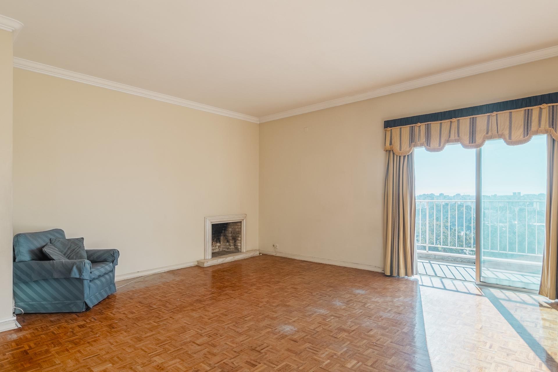 4-Bedroom Apartment with Garden in Lisboa — photograph 3