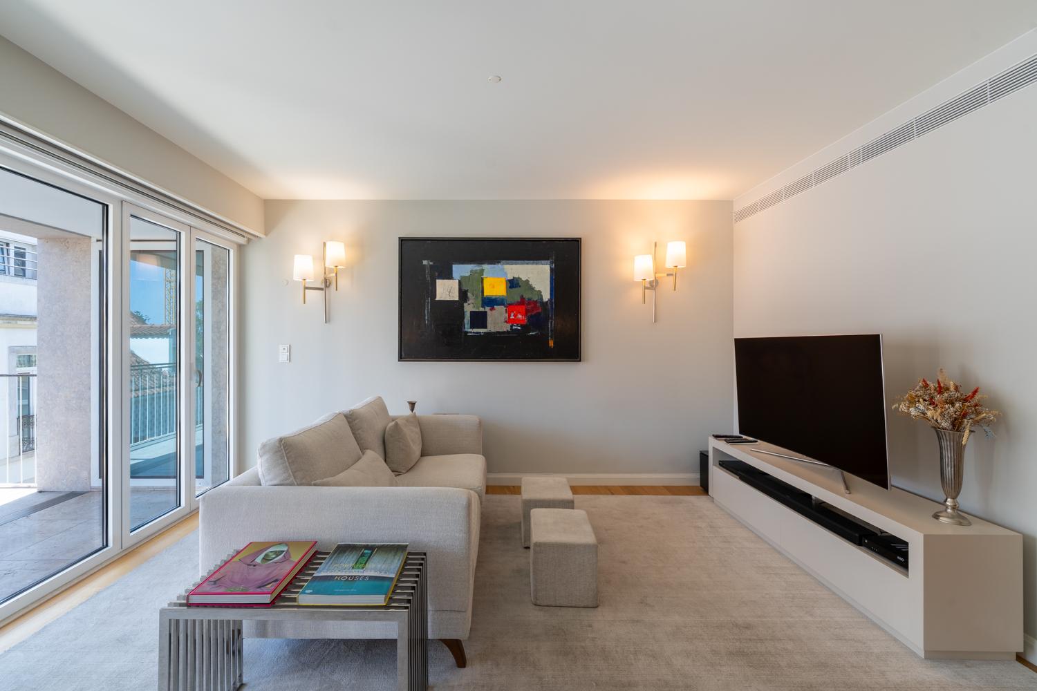 3-Bedroom Apartment in Lisboa — photograph 4